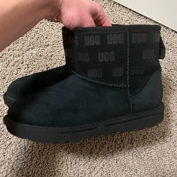 ⭐️ UGG Kids Classic II Mini Boot Ugg Print - size 3 ⭐️ - Picture 4 of 8